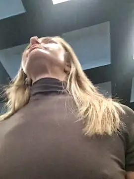 Miss    Mia  online show from January 2026 09:35:01 AM