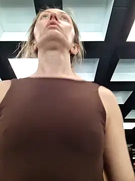 Miss    Mia  online show from March 2026 10:41:02 AM