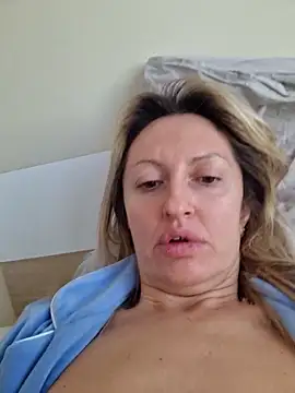 Miss    Mia  online show from December 2025 07:25:01 AM