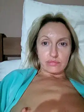 Miss    Mia  online show from September 2025 04:13:02 PM