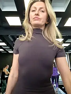 Miss    Mia  online show from February 2025 12:05:02 PM