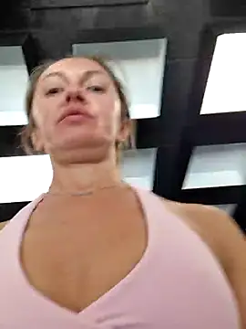 Miss    Mia  online show from April 2026 09:14:01 AM