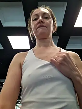 Miss    Mia  online show from February 2026 11:32:02 AM