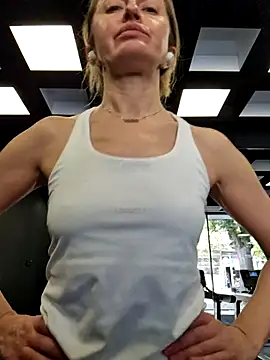 Miss    Mia  online show from November 2025 11:25:02 AM