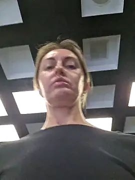 Miss    Mia  online show from February 2026 09:44:02 AM