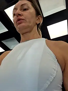 Miss    Mia  online show from April 2026 08:21:02 AM