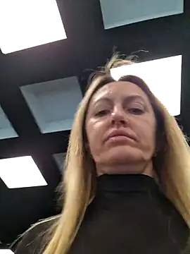 Miss    Mia  online show from December 2025 10:32:02 AM