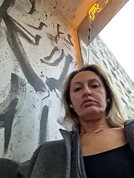 Miss    Mia  online show from October 2025 12:13:01 PM