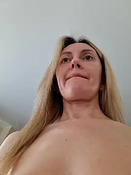 Miss    Mia  online show from March 2026 10:00:02 AM