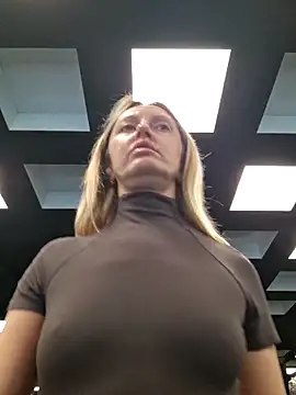 Miss    Mia  online show from December 2025 09:36:02 AM