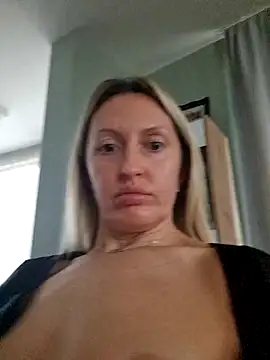 Miss    Mia  online show from November 2025 08:25:02 AM