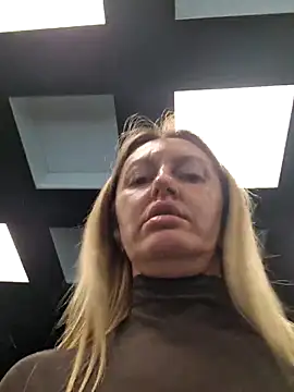 Miss    Mia  online show from November 2025 09:42:02 AM