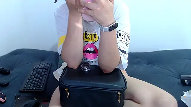 sofi-rojas1 online show from November 2025 12:36:02 AM