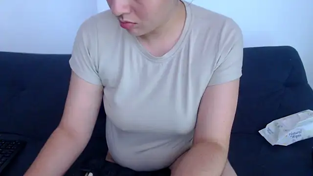 sofi-rojas1 online show from October 2025 12:11:01 AM