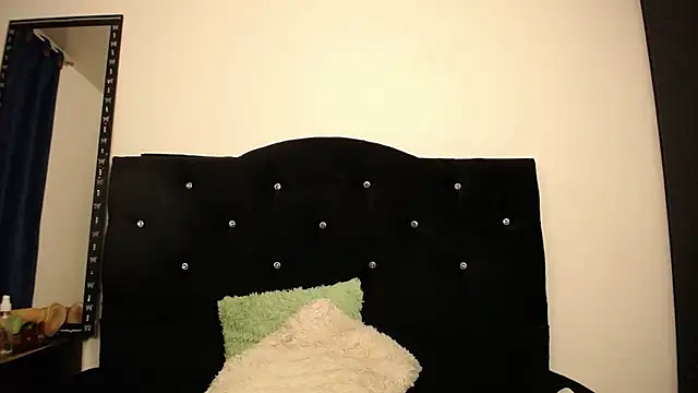 sweet skylove  online show from June 2026 01:11:02 AM