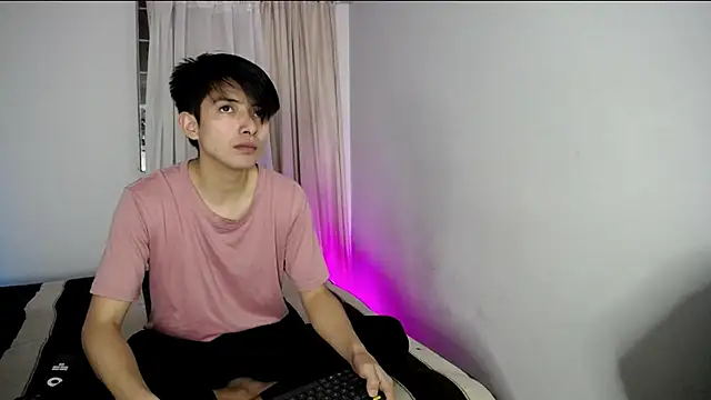 Snapshot of Pinkandyellowpokemon chatting on February 2025 11:19:02 PM Pinkandyellowpokemon online show from February 2025 11:19:02 PM