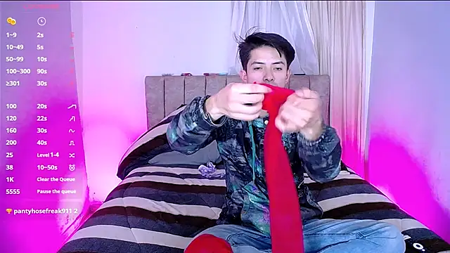 Snapshot of Pinkandyellowpokemon chatting on February 2025 04:48:02 AM Pinkandyellowpokemon online show from February 2025 04:48:02 AM