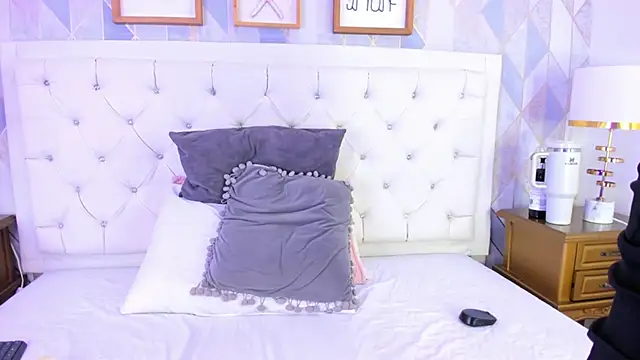 Jasmine55   online show from December 2025 03:31:02 AM