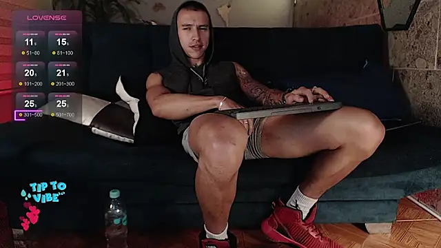 Snapshot of rogert_xx chatting on February 2025 05:35:01 AM rogert xx online show from February 2025 05:35:01 AM