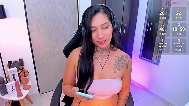 LouaneBourVip online show from December 2025 11:43:02 PM