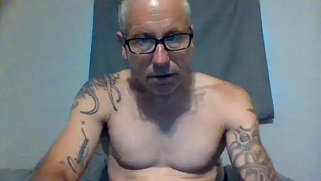 Pcsammy73 online show from April 2026 08:57:02 PM
