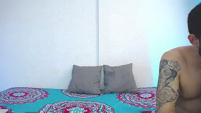 Snapshot of _joanne_and_oliver_ chatting on December 2024 08:32:01 PM joanne and oliver online show from December 2024 08:32:01 PM