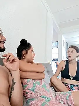 Snapshot of _joanne_and_oliver_ chatting on October 2025 05:20:02 PM joanne and oliver online show from October 2025 05:20:02 PM