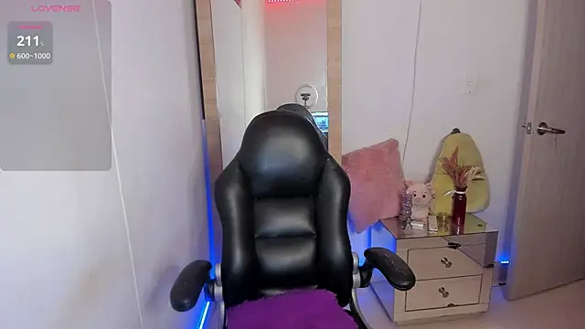 hellensexy online show from March 2026 04:19:01 PM
