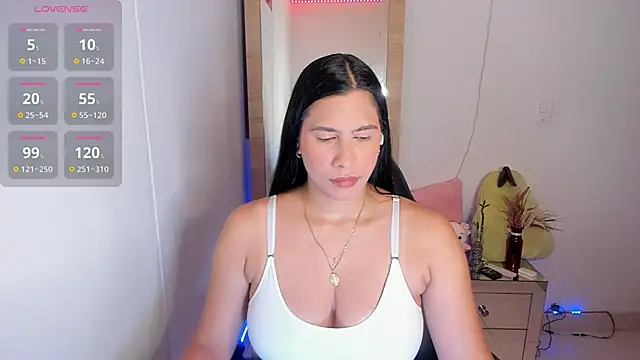 Snapshot of hellensexy chatting on May 2026 09:35:02 PM hellensexy online show from May 2026 09:35:02 PM