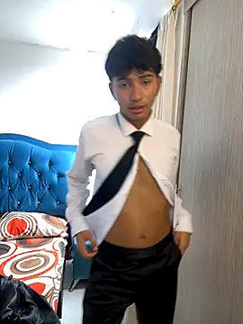 Leonarrrd 01 online show from October 2025 09:01:01 PM