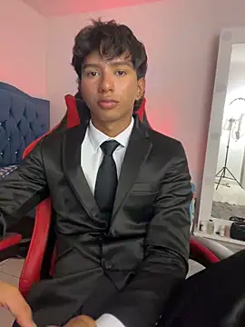 Leonarrrd 01 online show from November 2025 11:05:01 PM