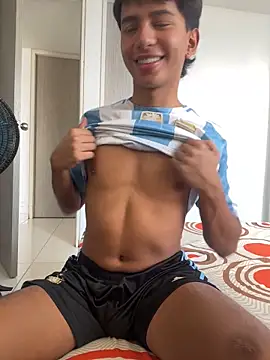 Leonarrrd 01 online show from October 2025 03:22:01 PM