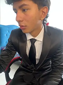 Leonarrrd 01 online show from November 2025 06:23:01 PM