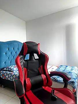 Leonarrrd 01 online show from November 2025 05:28:02 PM