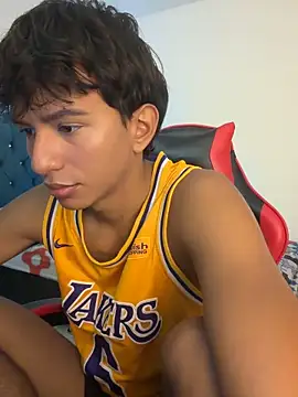 Leonarrrd 01 online show from February 2026 12:08:01 AM