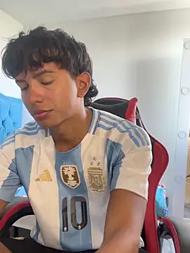 Leonarrrd 01 online show from November 2025 07:57:01 PM