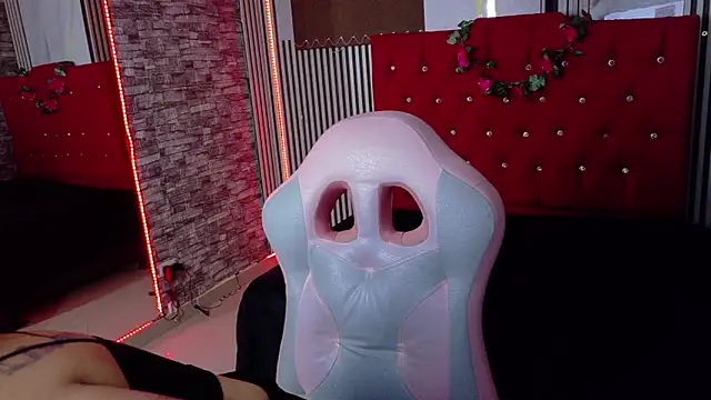 miahernadez303av online show from January 2026 03:54:02 AM