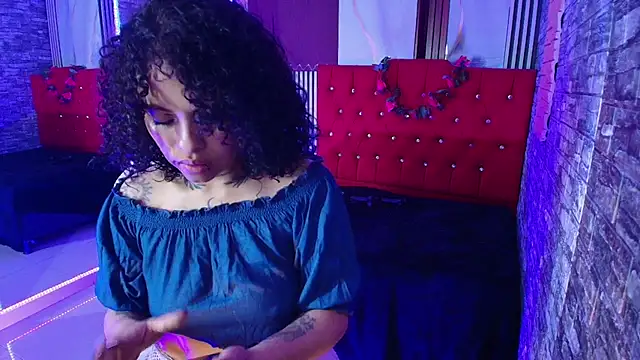 miahernadez303av online show from December 2025 04:01:01 AM