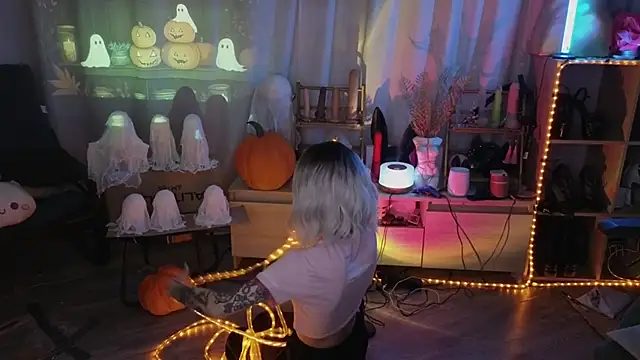 Snapshot of Kerry_Kirk chatting on October 2025 11:47:02 PM Kerry Kirk online show from October 2025 11:47:02 PM