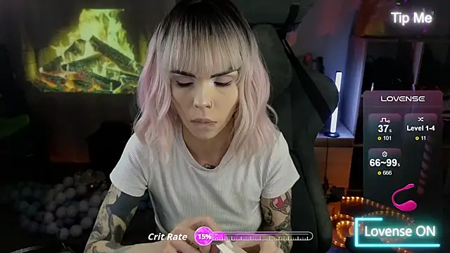 Snapshot of Kerry_Kirk chatting on December 2025 10:48:01 PM Kerry Kirk online show from December 2025 10:48:01 PM