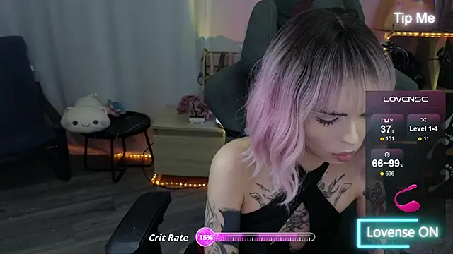 Snapshot of Kerry_Kirk chatting on November 2025 10:19:01 PM Kerry Kirk online show from November 2025 10:19:01 PM