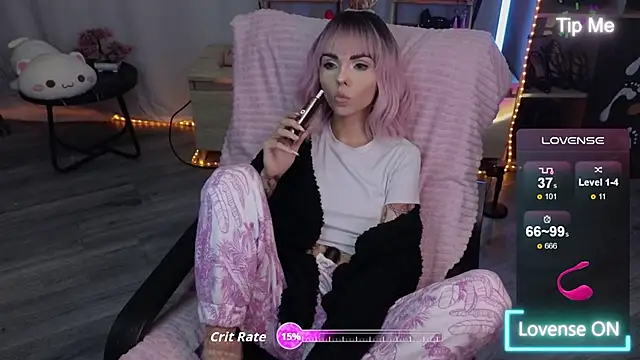 Snapshot of Kerry_Kirk chatting on November 2025 04:44:02 PM Kerry Kirk online show from November 2025 04:44:02 PM