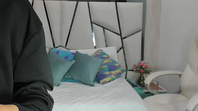  aurora18  online show from February 2026 03:06:01 AM