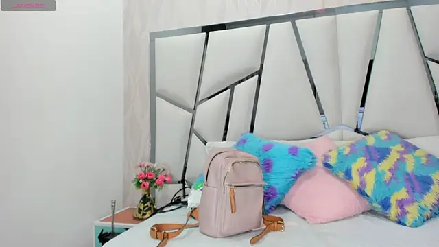  aurora18  online show from January 2026 03:12:01 AM