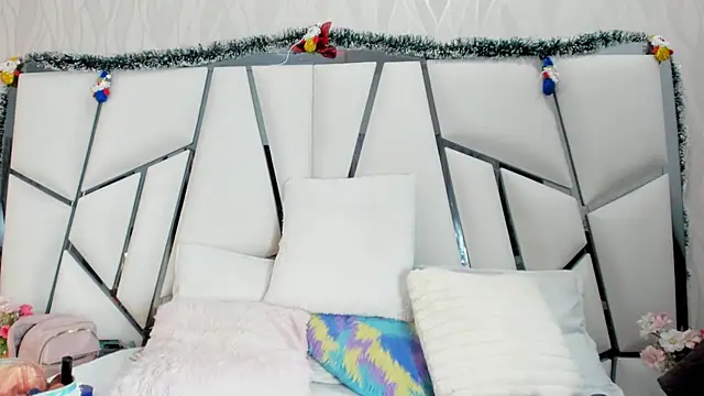  aurora18  online show from November 2025 03:05:02 AM