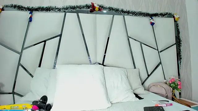  aurora18  online show from November 2025 03:17:02 AM