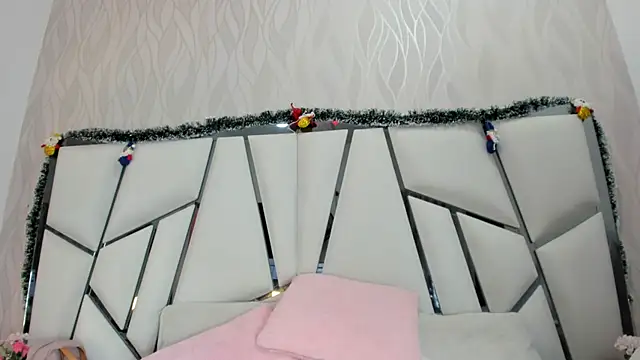  aurora18  online show from December 2025 03:11:02 AM