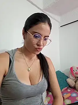 Zoe Clark  online show from June 2026 05:13:02 PM