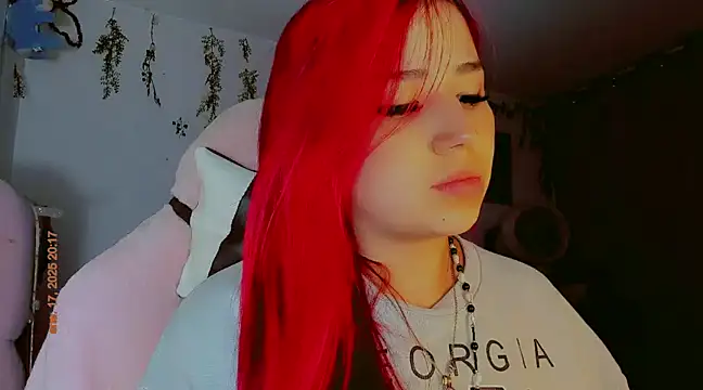 Snapshot of madisonx17 chatting on January 2025 01:19:01 AM madisonx17 online show from January 2025 01:19:01 AM