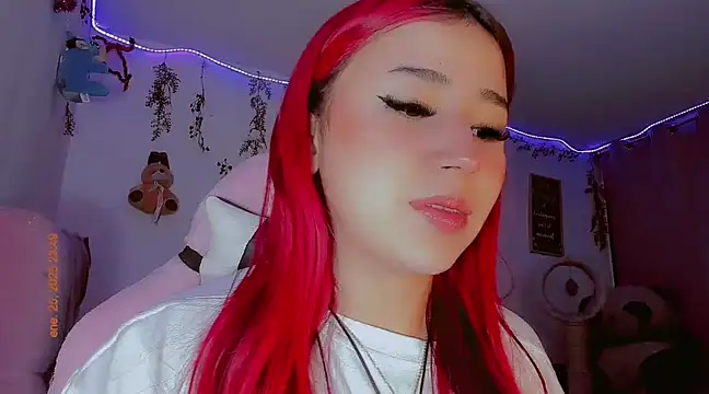 Snapshot of madisonx17 chatting on January 2025 04:51:02 AM madisonx17 online show from January 2025 04:51:02 AM